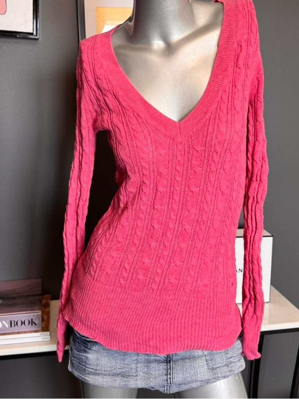 American Eagle Y2K Hot Pink Cable Knit V-Neck Sweater - Picture 5 of 6